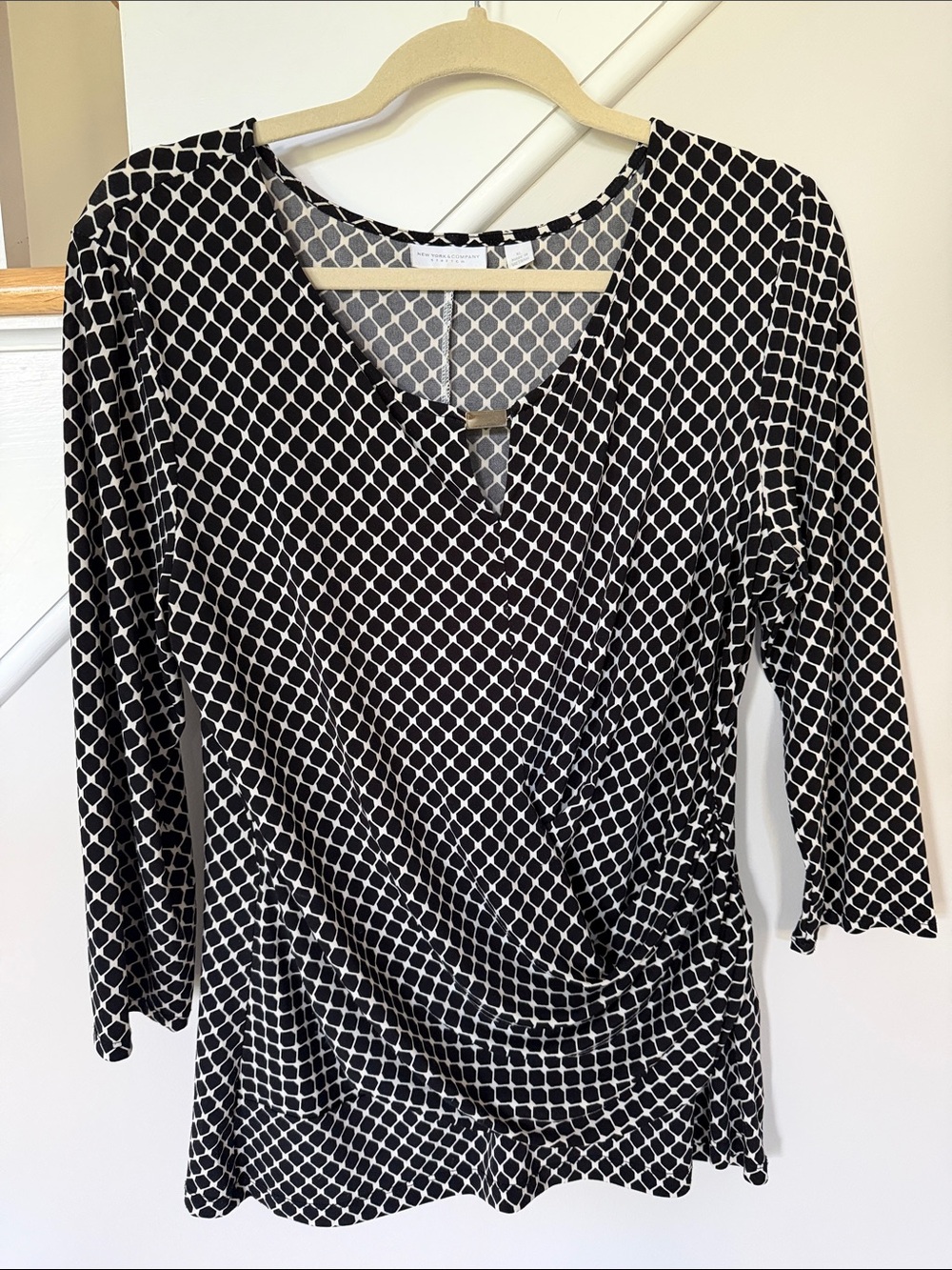 New York & Company Black and White Geometric Wrap-Style Long Sleeve Top